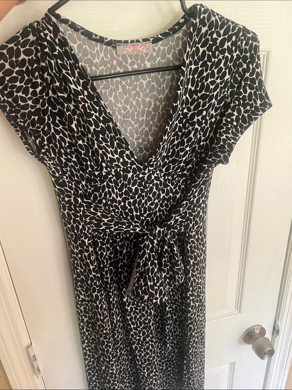 Black and White Printed V-Neck Tie-Waist Dress